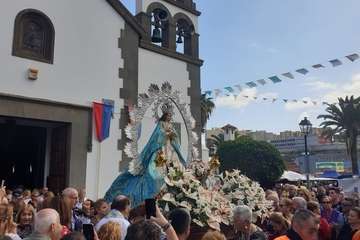 Procesión religiosa de la Inmaculada Concepción en Jinámar (Foto Antonio Alí y Francisco Javier Santana)